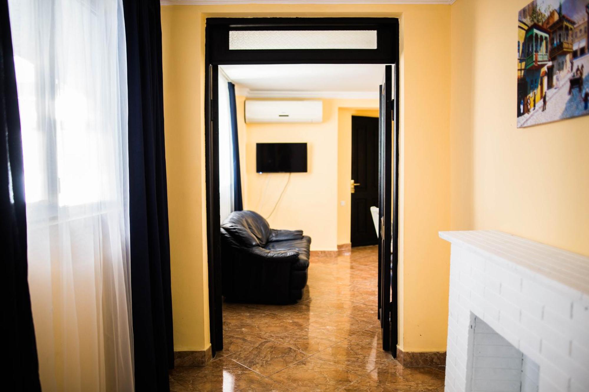 Central Apart-Hotel バトゥーミ 部屋 写真