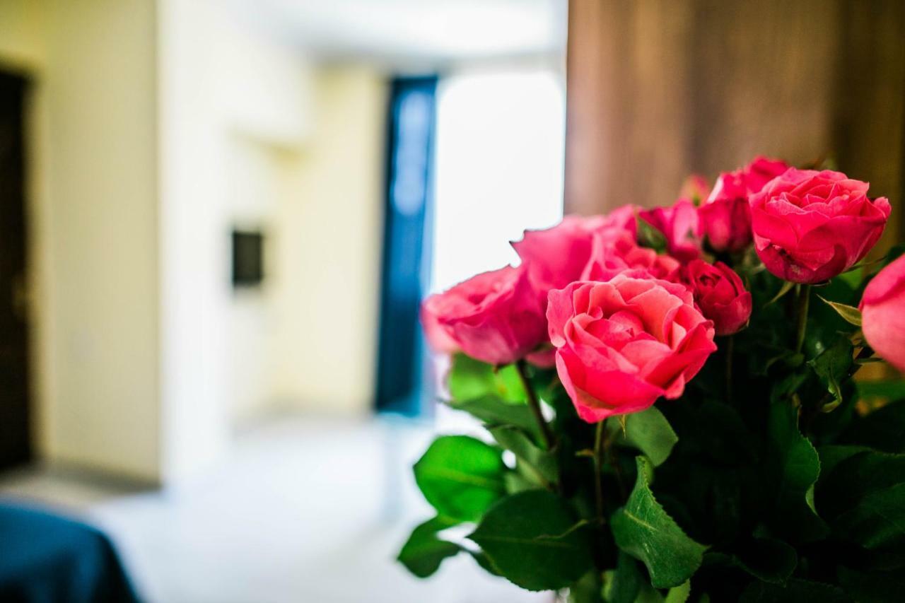 Central Apart-Hotel バトゥーミ エクステリア 写真