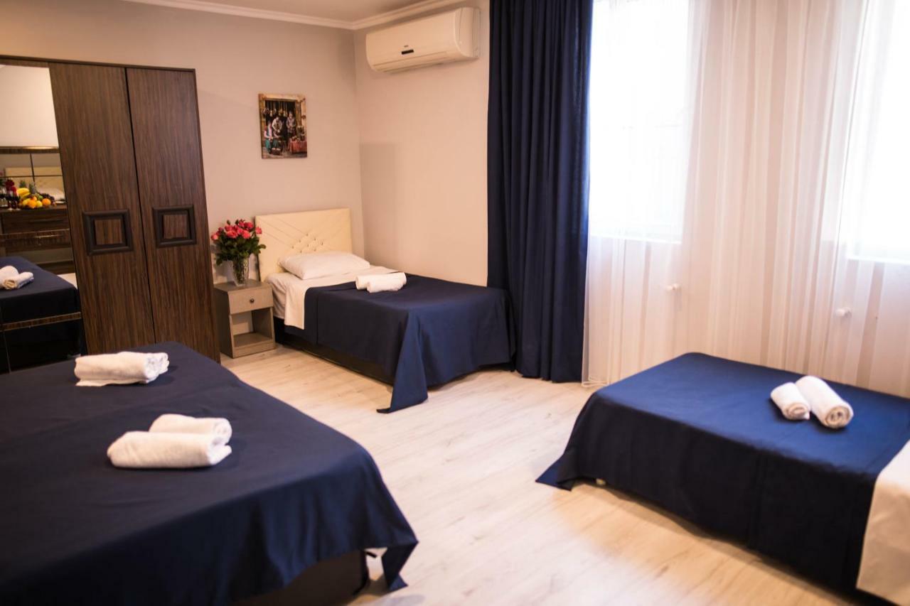 Central Apart-Hotel バトゥーミ エクステリア 写真