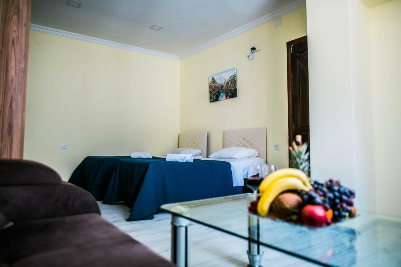 Central Apart-Hotel バトゥーミ エクステリア 写真