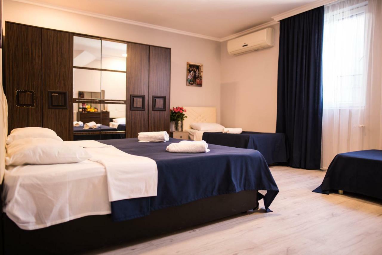 Central Apart-Hotel バトゥーミ エクステリア 写真