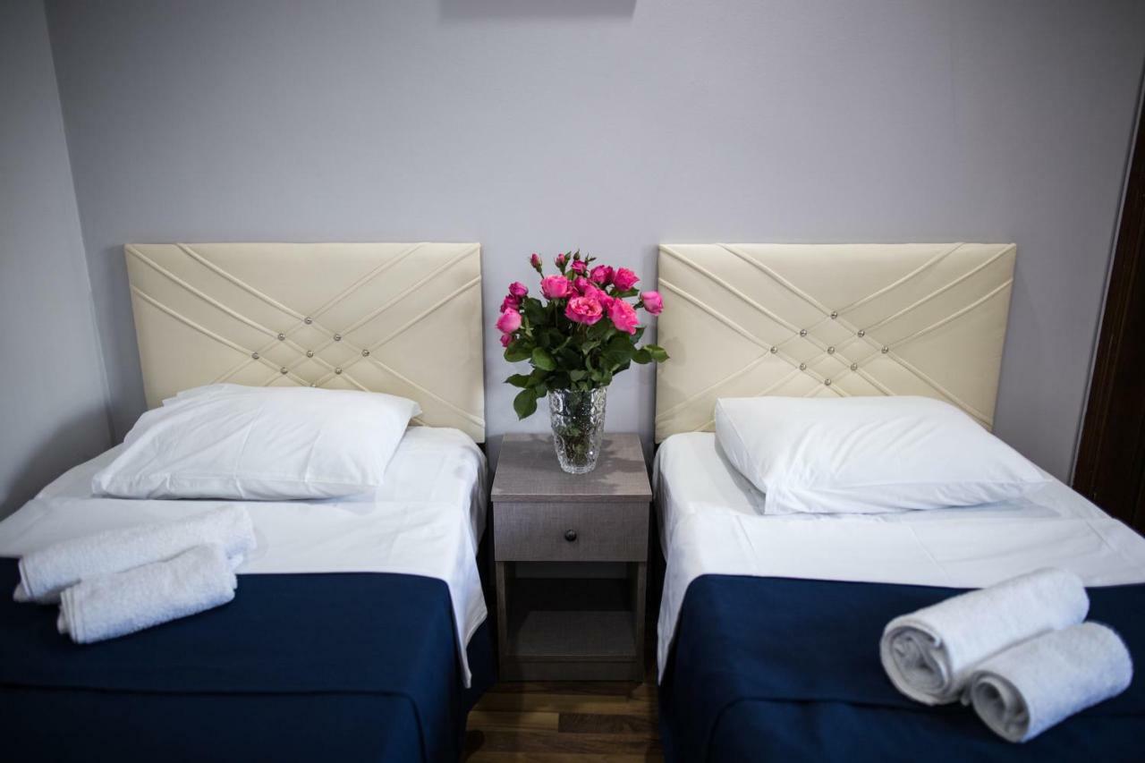 Central Apart-Hotel バトゥーミ エクステリア 写真