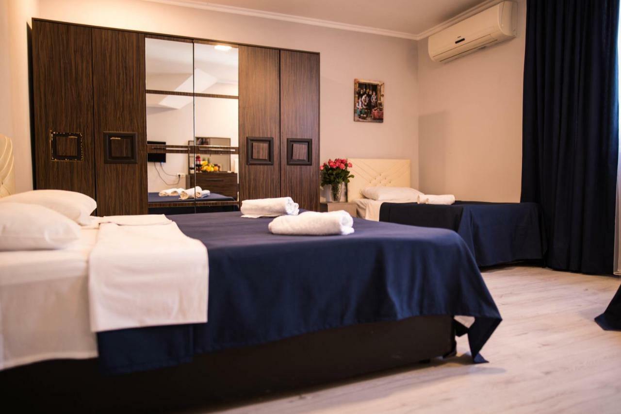 Central Apart-Hotel バトゥーミ エクステリア 写真