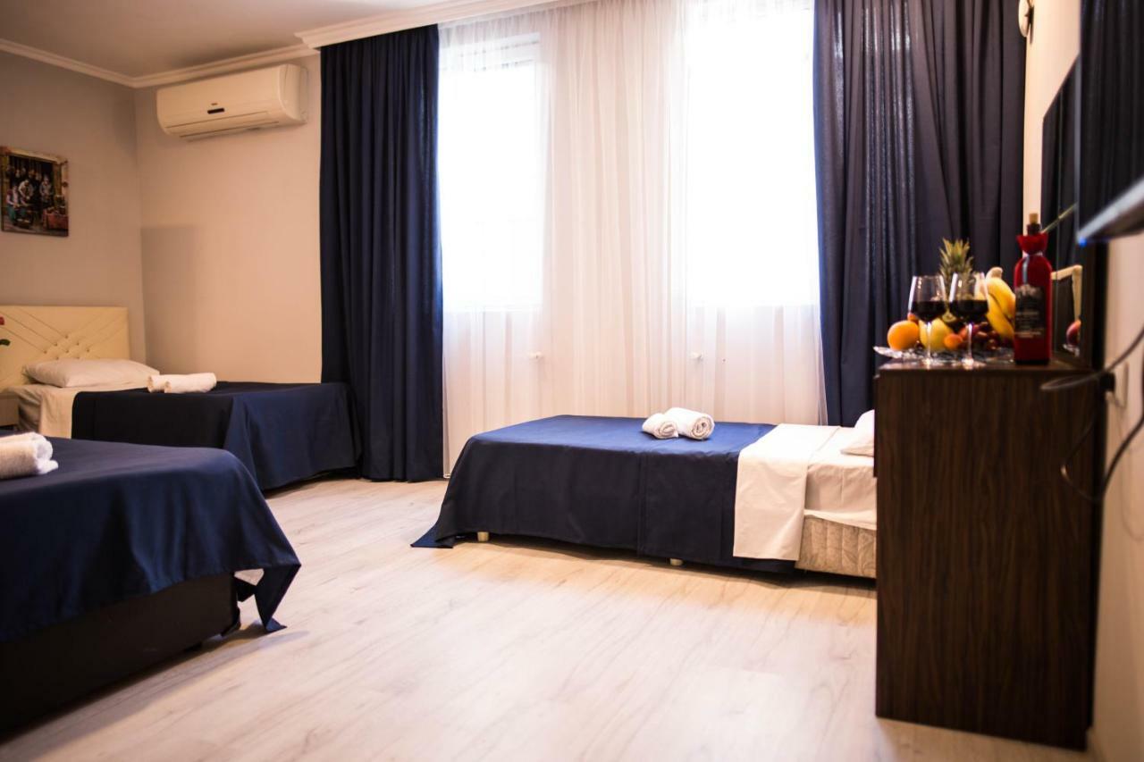 Central Apart-Hotel バトゥーミ エクステリア 写真